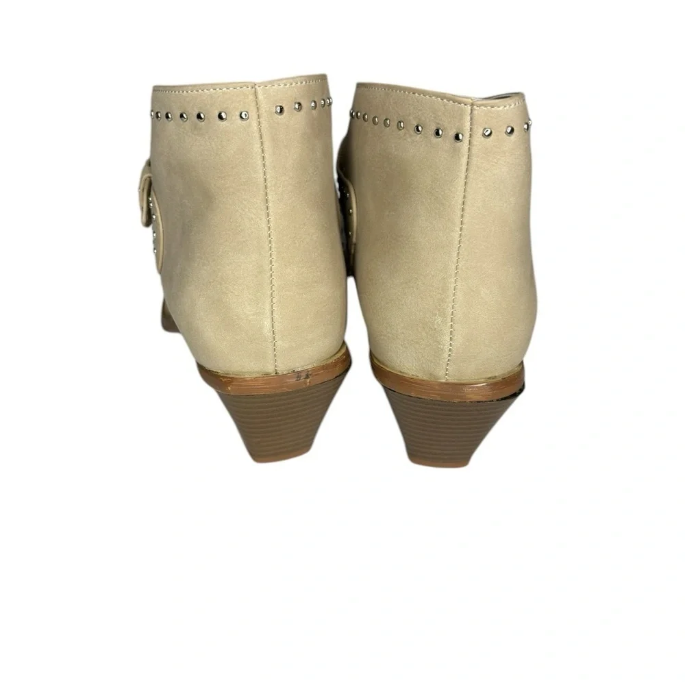 Seven7 Dallas Studded Western Ankle Booties Cream Size 9